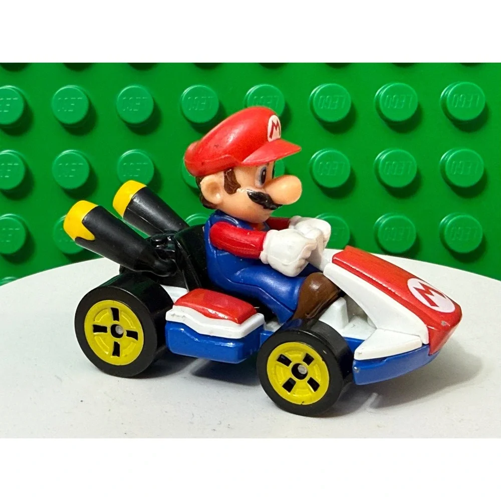 Hot Wheels Mario Kart Mario Standard Kart Die-Cast Toy Car GBG26 2018 Nintendo